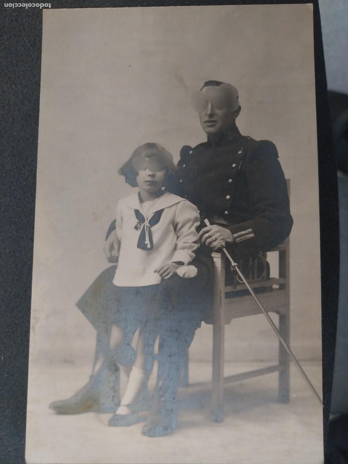 Fotografia antica: OFICIAL ALFONSINO REGIMIENTO INFANTERIA CREO 35 CUELLO NI&Ntilde;A MARINERA SILLA ESPADA FOTO ESTUDIO POSTA