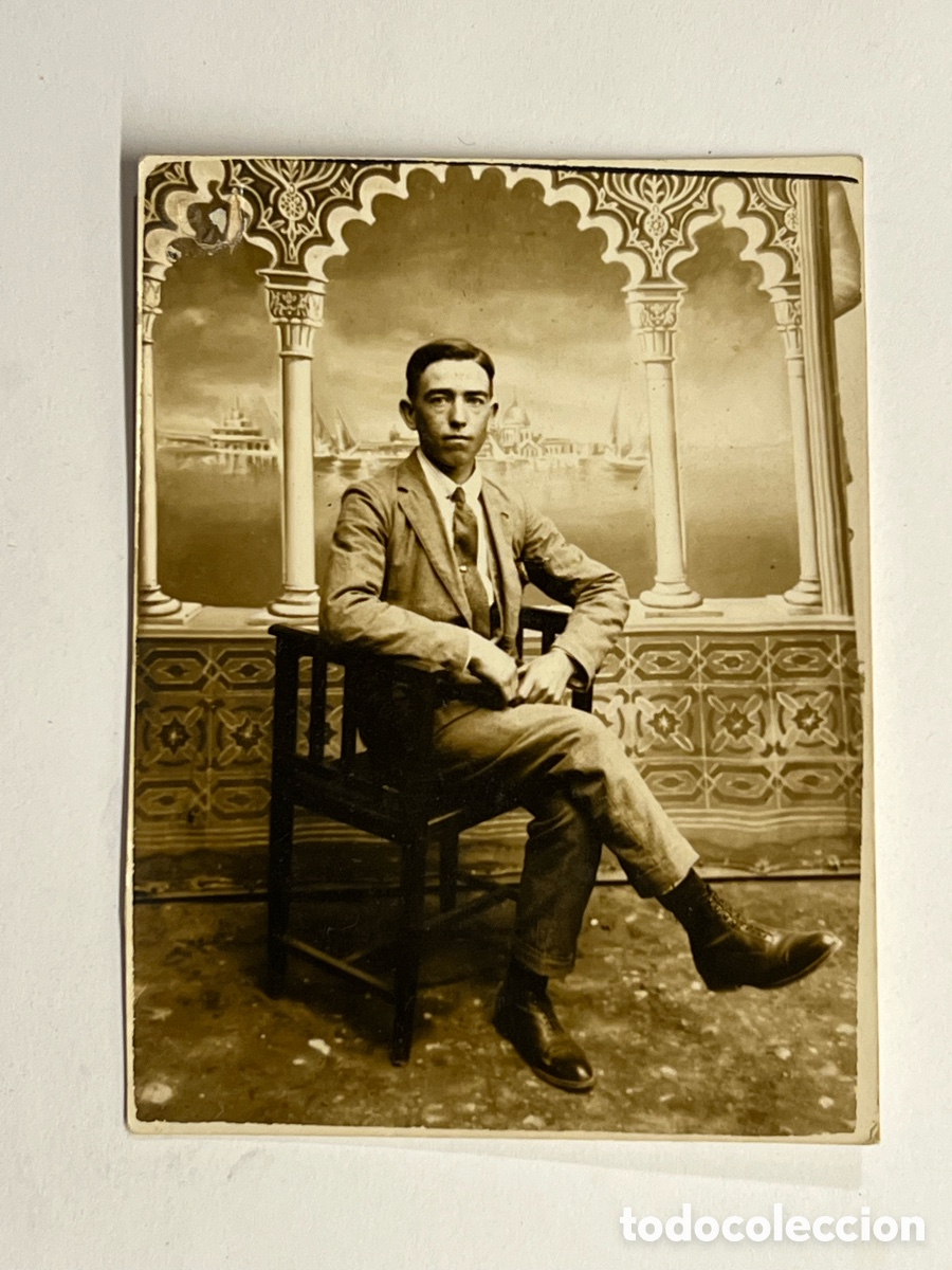 Antique Photography: MINUTEROS.. El joven Tom&aacute;s.. sentado en un Palacete Renacentista &hellip; (h.1920?)