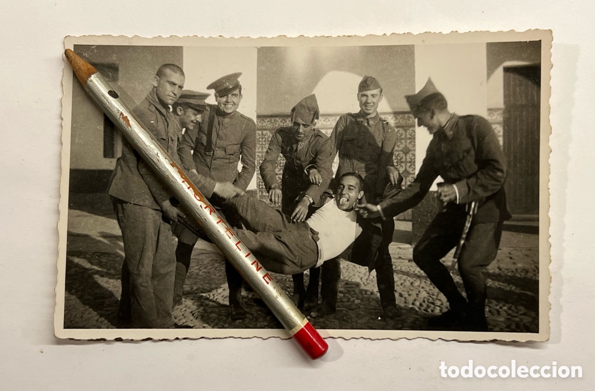 Alte Fotografie: GUERRA CIVIL ESPA&Ntilde;OLA. Fotograf&iacute;a Grupo de Militares tiempo de asueto., para el recuerdo (h.1939?)
