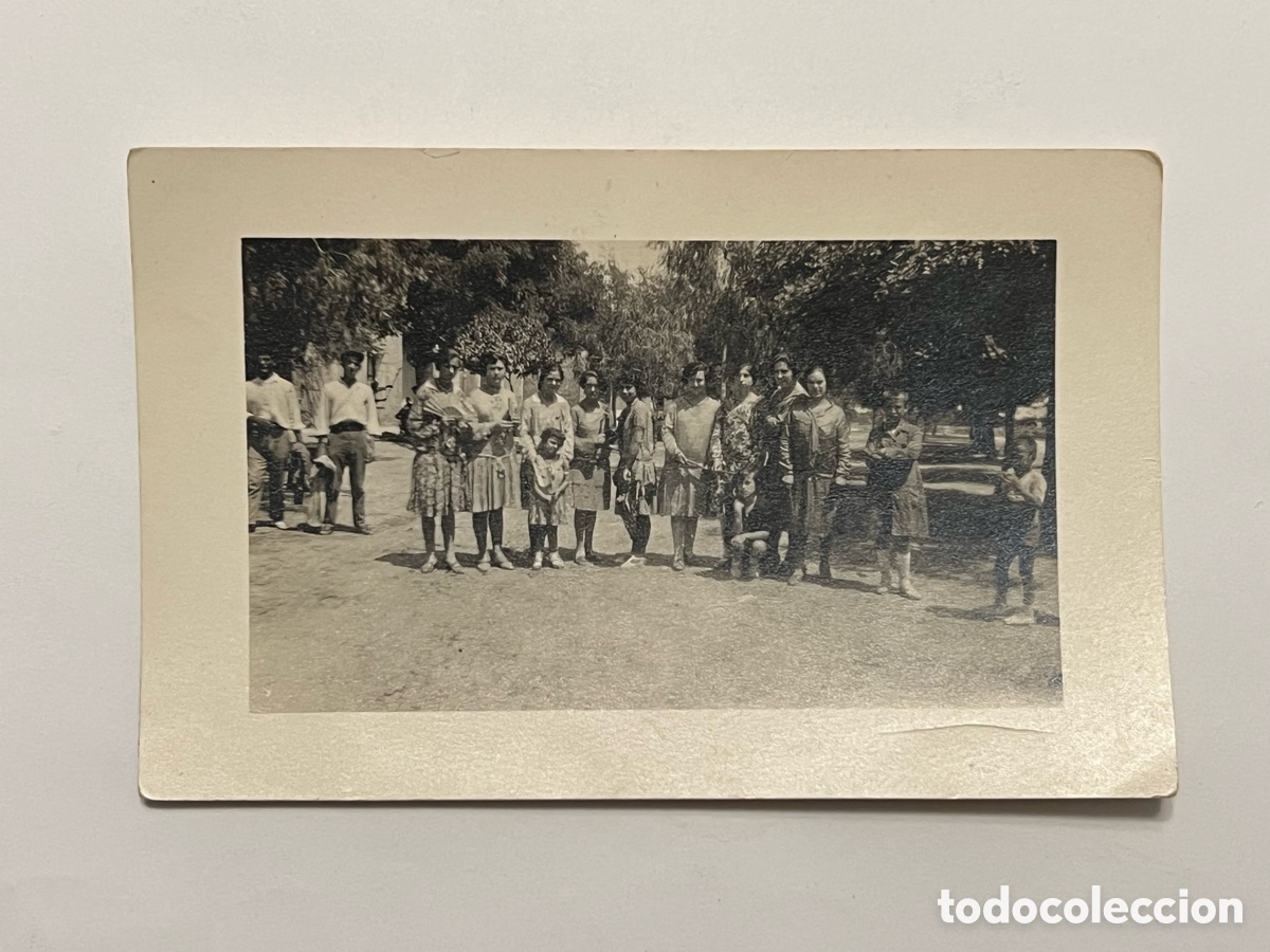 Fotograf&iacute;a antigua: L'OLLERIA. Vall d'Albaida. Fotograf&iacute;a Grupo de vecinos.. d&iacute;as de Fiesta (h.1920?)
