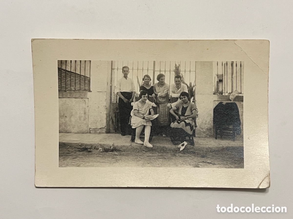Fotograf&iacute;a antigua: L'OLLERIA. Vall d'Albaida. Fotograf&iacute;a Grupo de vecinos a la fresca.. (h.1920?)