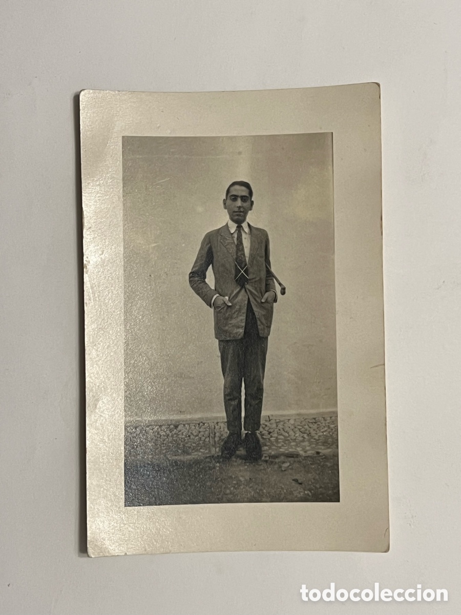 Fotograf&iacute;a antigua: L'OLLERIA. Vall d'Albaida. Fotograf&iacute;a Vecino a la moda inglesa con bast&oacute;n.. (h.1920?)