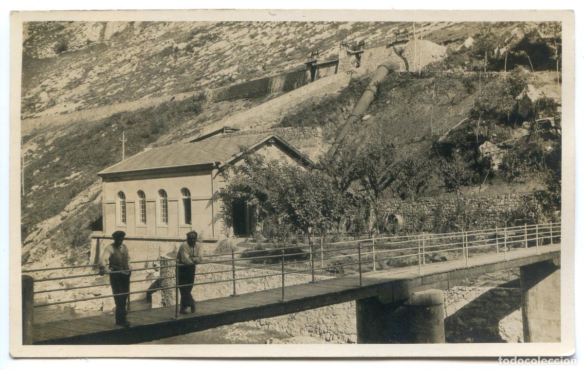 Alte Fotografie: Salto de agua con central el&eacute;ctrica y puente posiblemente Cantabria postal fotogr&aacute;fica a identificar