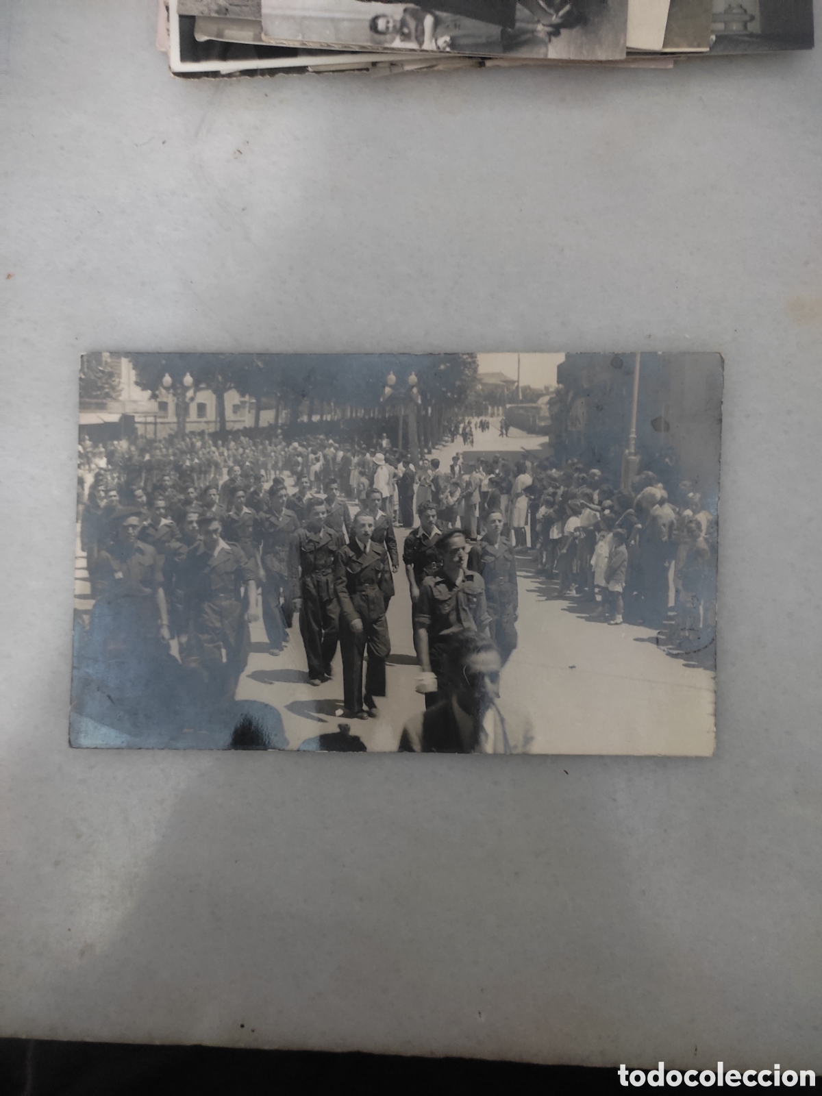 Fotografia antica: Buenas tarjeta postal desfile militar