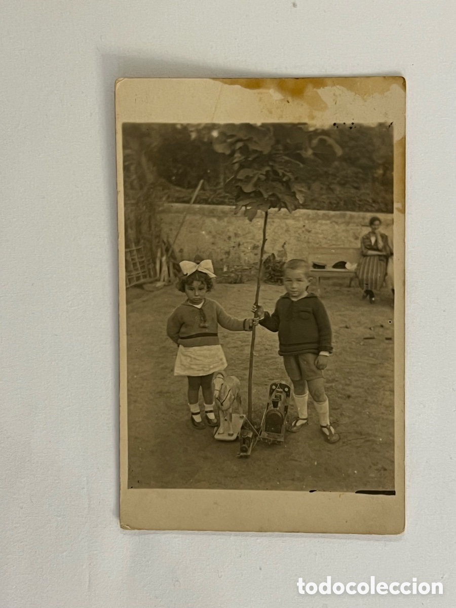Fotografia antica: NI&Ntilde;OS. Fotograf&iacute;a antigua. Ni&ntilde;os con juguetes&hellip; (h.1930?) Med&iacute;das: 14 x 9 cm.