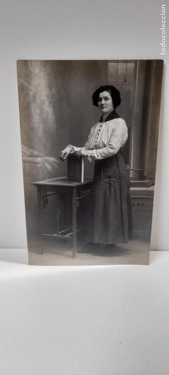 Fotografia antica: ANTIGUA TARJETA POSTAL . SE&Ntilde;ORA POSANDO
