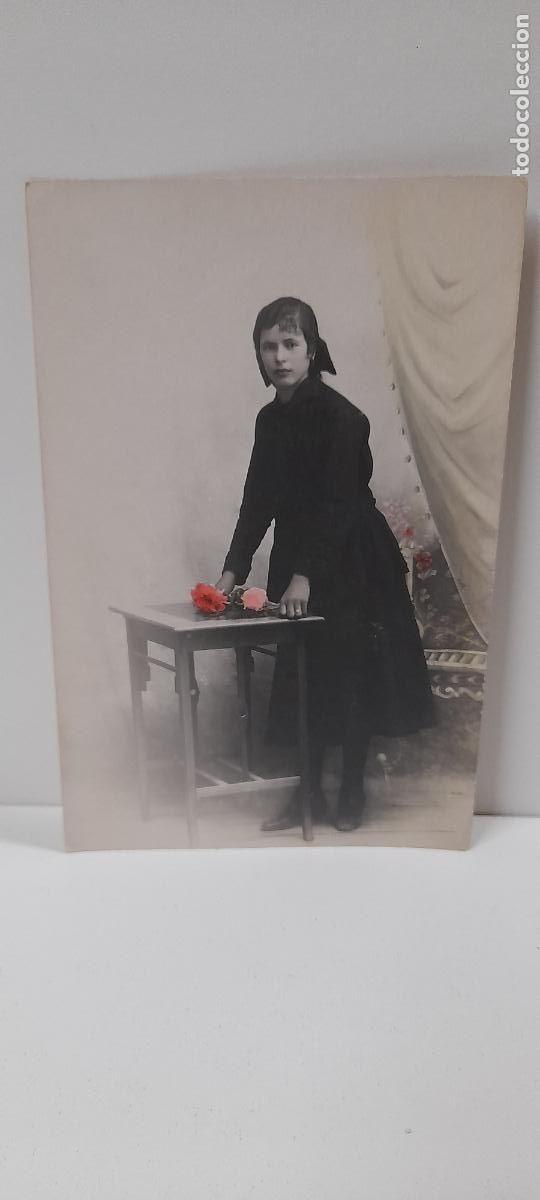 Fotografia antica: ANTIGUA TARJETA POSTAL . SE&Ntilde;ORITA POSANDO