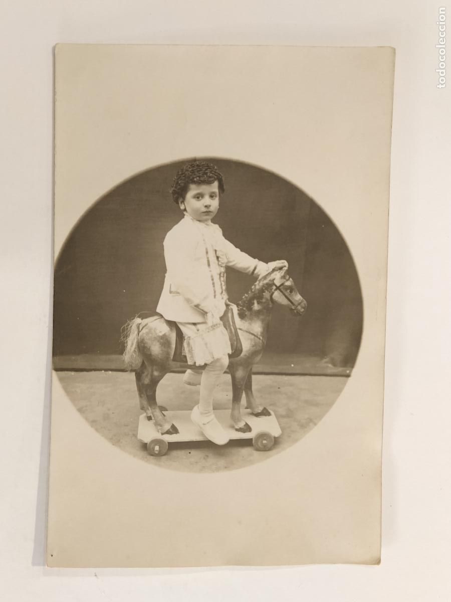 Fotografia antiga: NI&Ntilde;O CON CABALLO DE JUGUETE - FOTOGRAFICA - POSTAL ANTIGUA -(111.900)