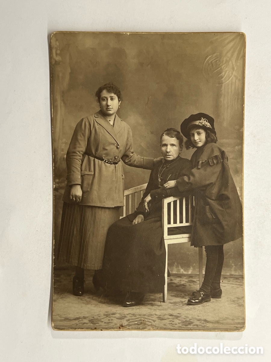 Fotografia antiga: MUJERES.. Fotograf&iacute;a familiar&hellip; J. Llopis, fot&oacute;grafo (h.1910?) Med&iacute;das: 14 x 9 cm.,