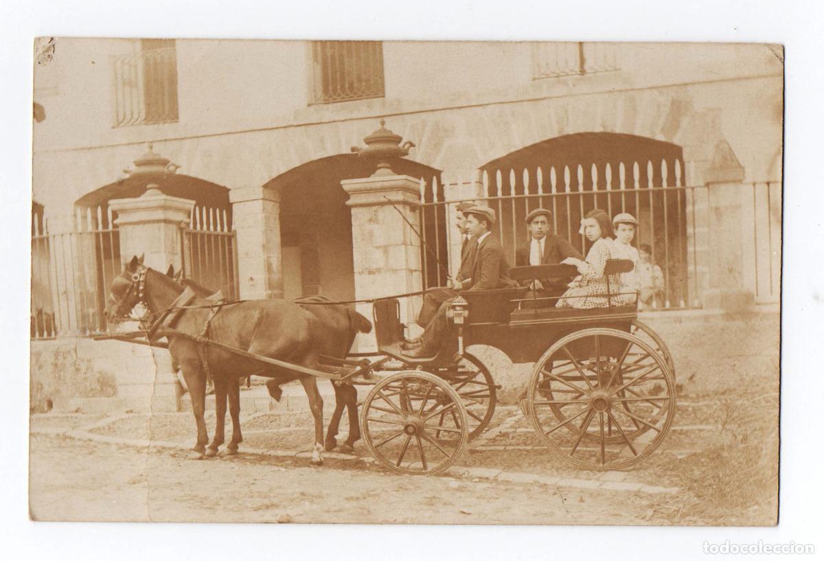 Fotografia antiga: Foto postal de principio de S.XX. Carruaje en el norte de España.