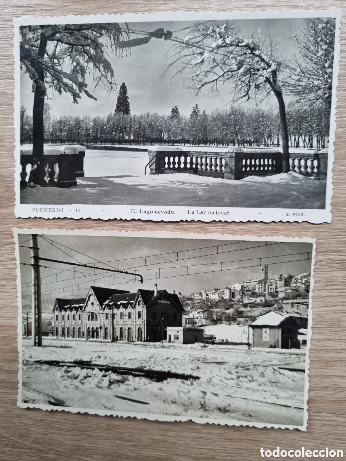 Fotograf&iacute;a antigua: Puigcerd&aacute;. 2 Postales fotogr&aacute;ficas. Fotos de E. P&iacute;as y Cuy&aacute;s. A&ntilde;os 50. El lago y la Estaci&oacute;n.