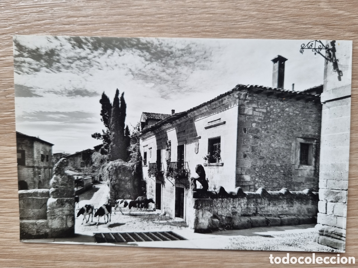 Fotograf&iacute;a antigua: Santillana del Mar (Cantabria). Antigua postal fotogr&aacute;fica. Calle del Rio. No circulada. Perfecta.