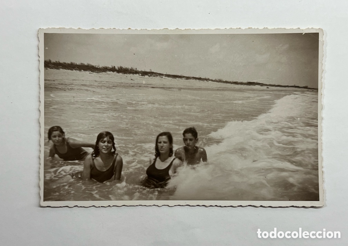 Fotograf&iacute;a antigua: EL SALER, Valencia&hellip; Fotograf&iacute;a j&oacute;venes tomando el ba&ntilde;o&hellip; (h.1950?) Med&iacute;das: 8,5 x 13,5 cm