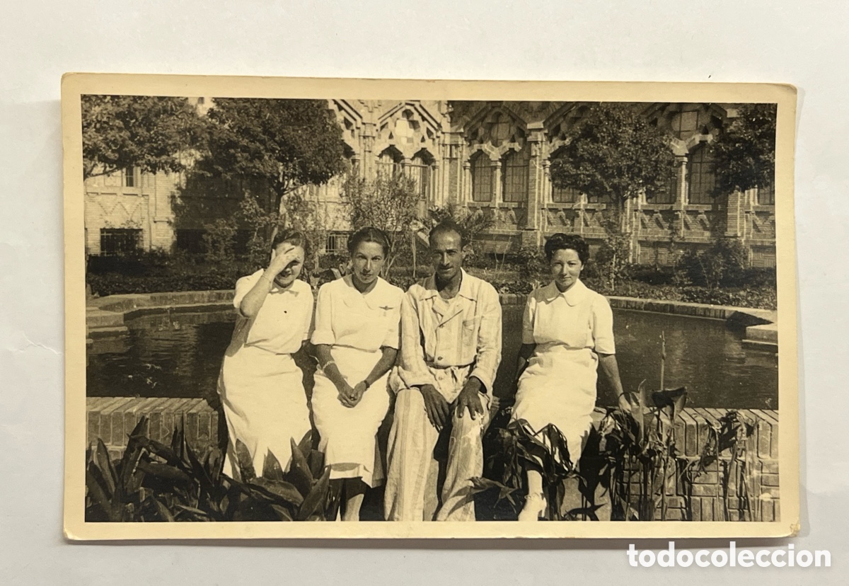 Antique Photography: VALENCIA. Fotograf&iacute;a Hospital Sanatorio de la Malvarrosa. Enfermo y enfermeras (a.1938)