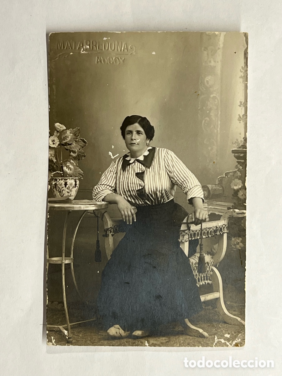 Fotografia antiga: ALCOY.. MATARREDONA, fot&oacute;grafo. Se&ntilde;ora con Blusa de rayas (h.1910?)
