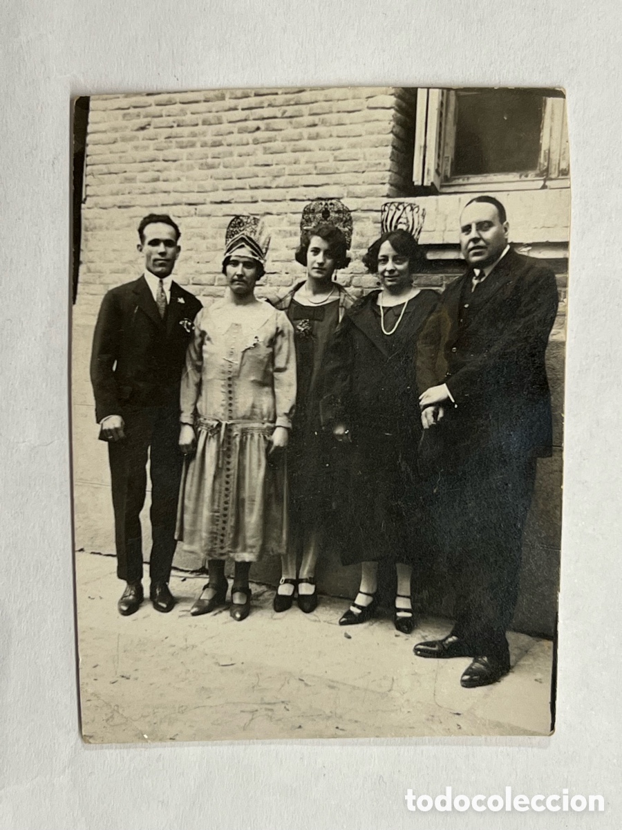 Alte Fotografie: MINUTEROS.. la Espa&ntilde;a de La Teja&hellip; qu&eacute; lujo de Se&ntilde;oras.. (h.1920?) Med&iacute;das: 6 x 7,5 cm.,
