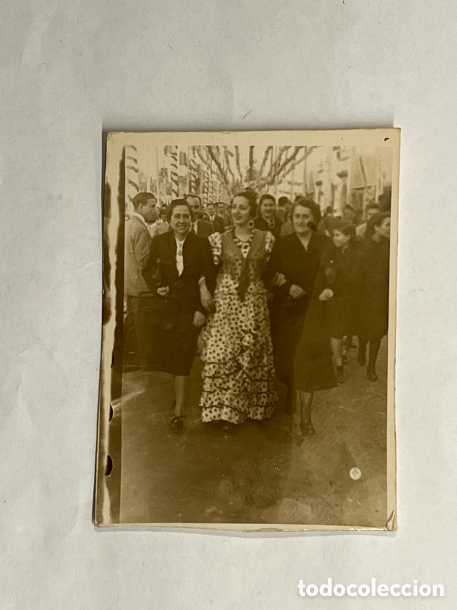 Fotograf&iacute;a antigua: MINUTEROS.. la m&aacute;s Flamenca de Valencia.. luciendo lunares (h.1945?)