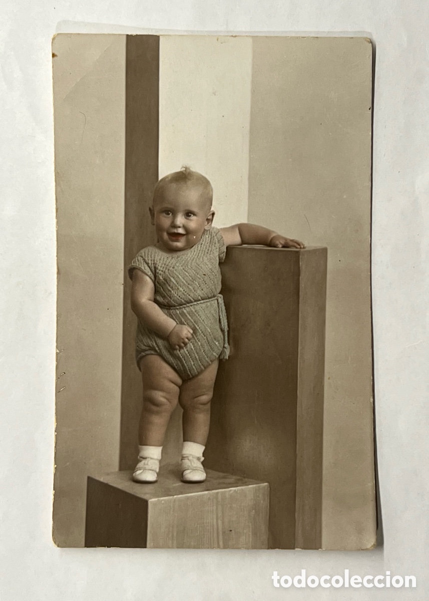 Fotografia antica: NI&Ntilde;OS. Fotograf&iacute;a Coloreada de un rollizo y sonriente beb&eacute;.. (h.1920?)