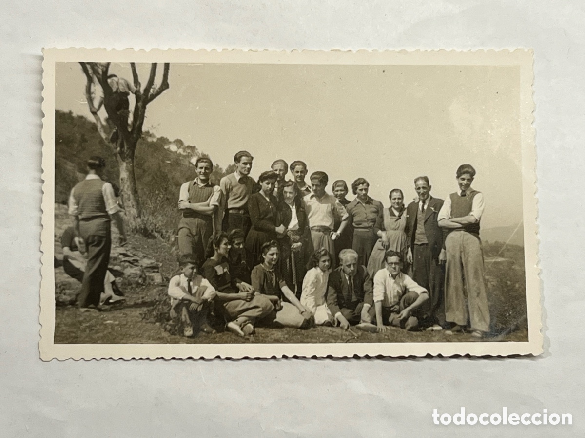 Fotografia antica: SANTA CREU.. Lleida.. Fotograf&iacute;a familiar un dia de excursi&oacute;n del 3 de Abril de 1945