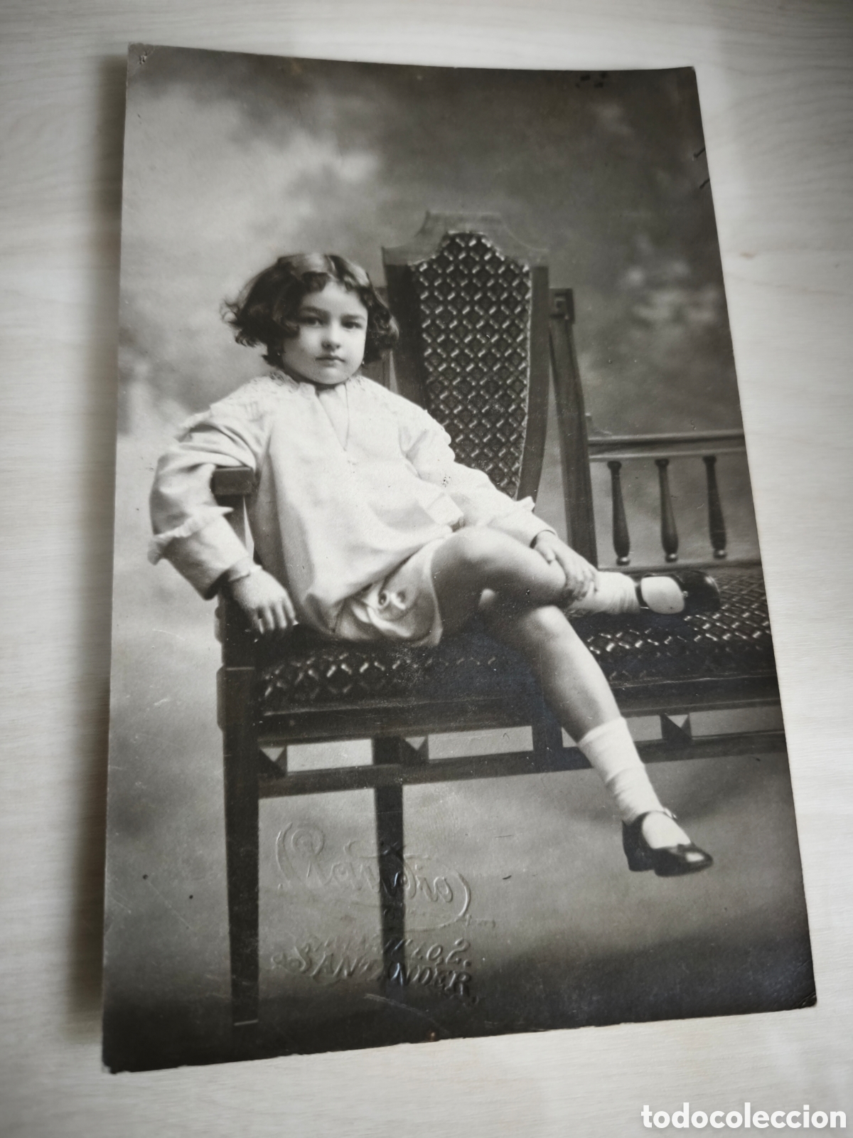 Fotografia antica: Foto postal de ni&ntilde;a en el estudio de Claudio en Santander. Principio S XX