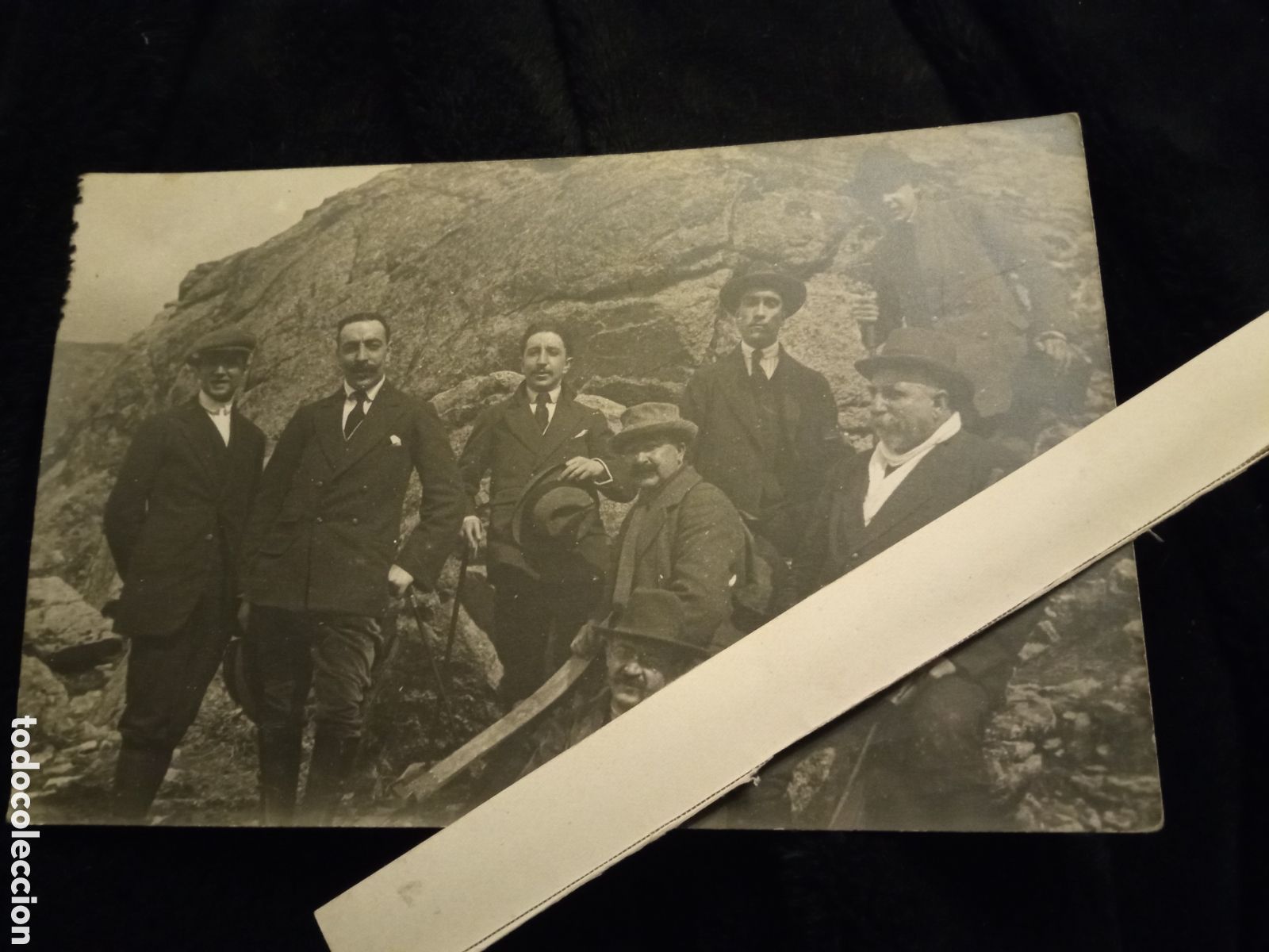 Fotograf&iacute;a antigua: Antigua fotograf&iacute;a, Reuni&oacute;n en la monta&ntilde;a a identificar