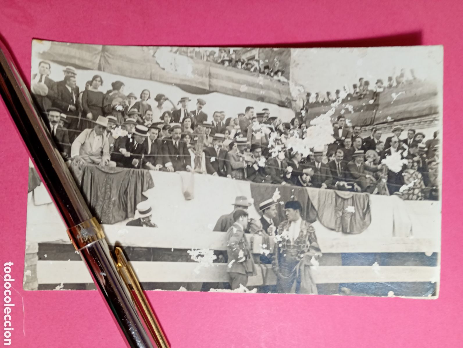 Fotograf&iacute;a antigua: VINTAGE PLAZA DE TOROS 1920/35 ca. MUCHOS HOMBRES CON SOMBRERO PANAMA O CANOTIER EN TENDIDO