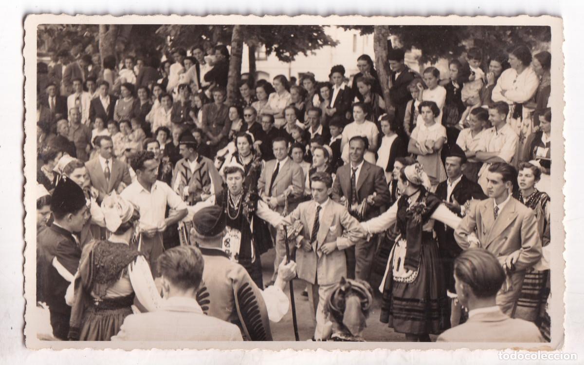 Alte Fotografie: FOTOGRAF&Iacute;A. FIESTA EN LLANES. ASTURIAS. FOT&Oacute;GRAFO: JOS&Eacute; LUIS ROZAS