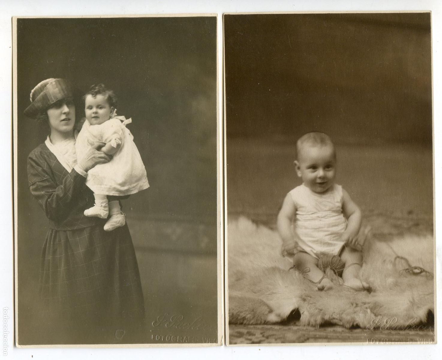 Fotografia antica: Dos fotopostales del fot&oacute;grafo Jaime Pacheco, de Vigo, Sello seco del fot&oacute;grafo, madre con ni&ntilde;o