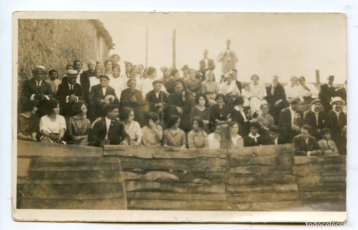 Antique Photography: Espect&aacute;culo taurino en plaza de toros improvisada en alg&uacute;n pueblo, quiz&aacute;s Cantabria, fotopostal