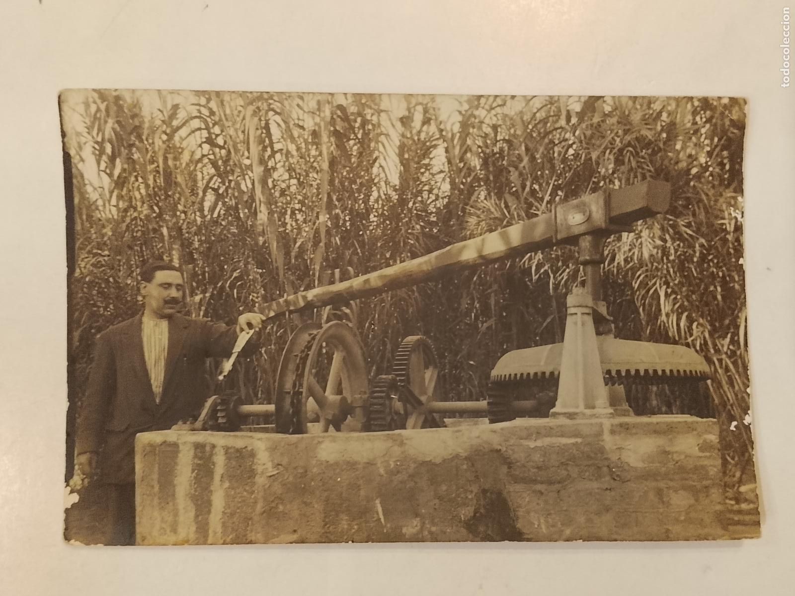 Fotograf&iacute;a antigua: HOMBRE JUNTO A MAQUINARIA ANTIGUA - FOTOGRAFICA - POSTAL ANTIGUA -(115.315)