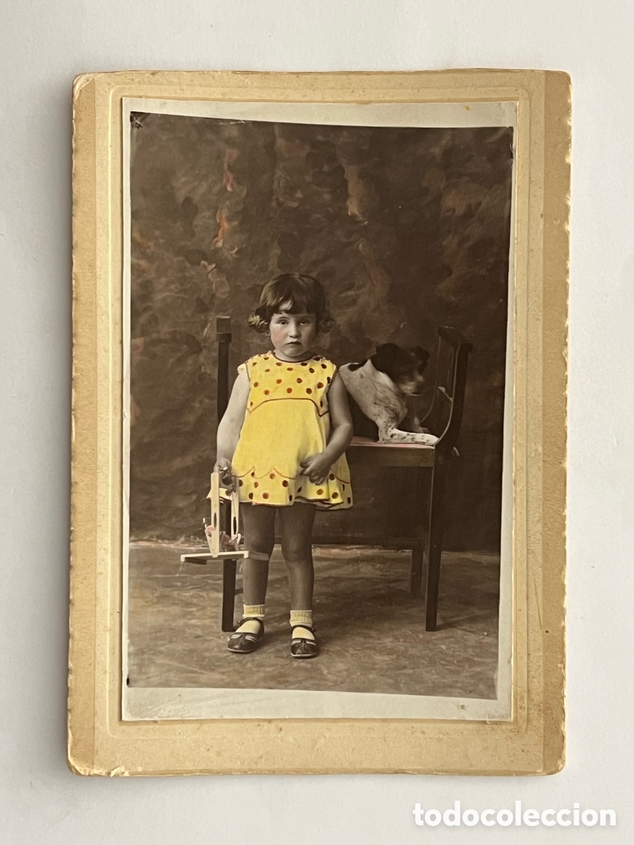 Fotograf&iacute;a antigua: SALAMANCA. La Ni&ntilde;a del vestido amarillo que adoraba a su Can&hellip; Fotograf&iacute;a (h.1930?)