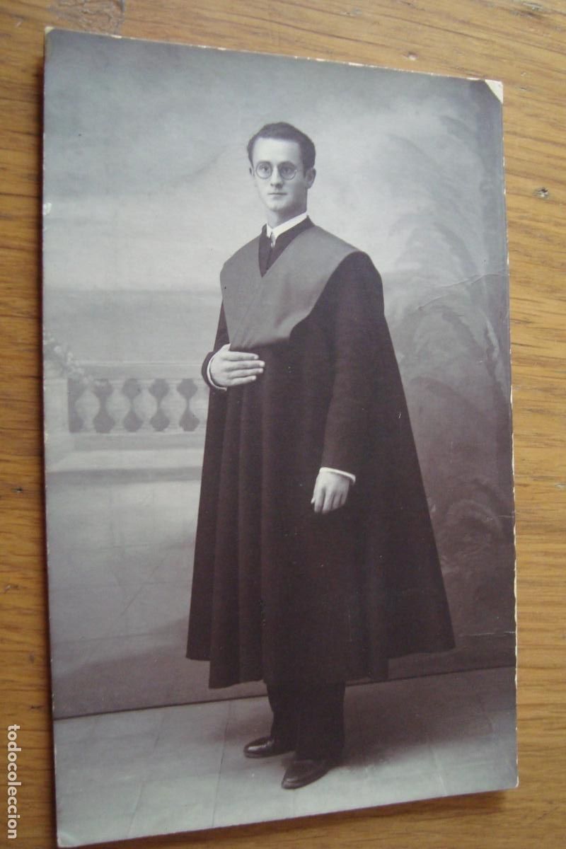 Fotograf&iacute;a antigua: ANTIGUA FOTOGRAFIA DE JOVEN CON TOGA DE GRADUACION. FOTO LUIS GOMEZ. GRANADA A&Ntilde;OS 20