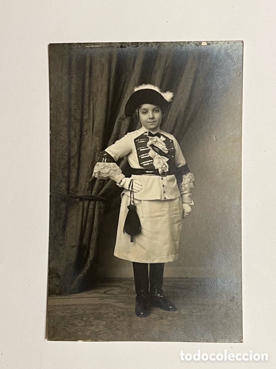 Fotograf&iacute;a antigua: NI&Ntilde;OS.. Fotograf&iacute;a Ines o Luisa Ulizarna, vestida como una verdadera soldado ingles (h.1930?)