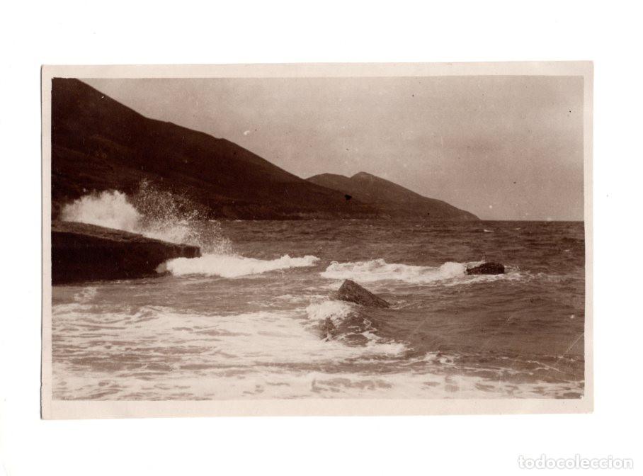 Fotograf&iacute;a antigua: OLAS ROMPIENDO EN LA COSTA. - Foto 1