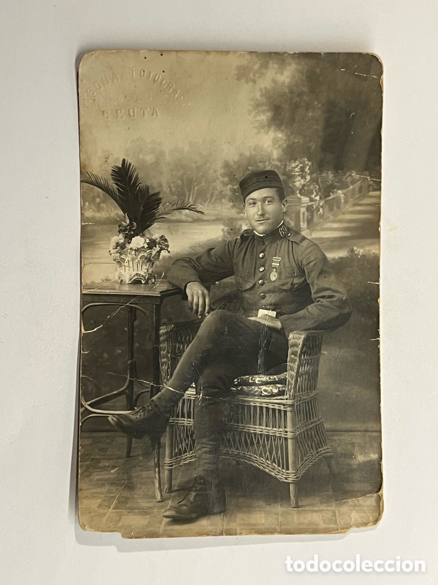 Fotograf&iacute;a antigua: CEUTA. Fotograf&iacute;a Arbona.. Militar condecorado Regimiento No.69, &Eacute;poca Alfonsina (h.1910?)