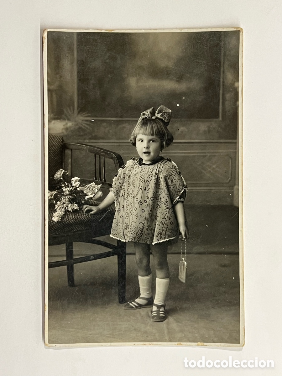 Fotograf&iacute;a antigua: SAGUNTO, Valencia. Fotograf&iacute;a Ni&ntilde;a con Bolsito.., A. Montoro, fot&oacute;grafo.. (h.1920?)