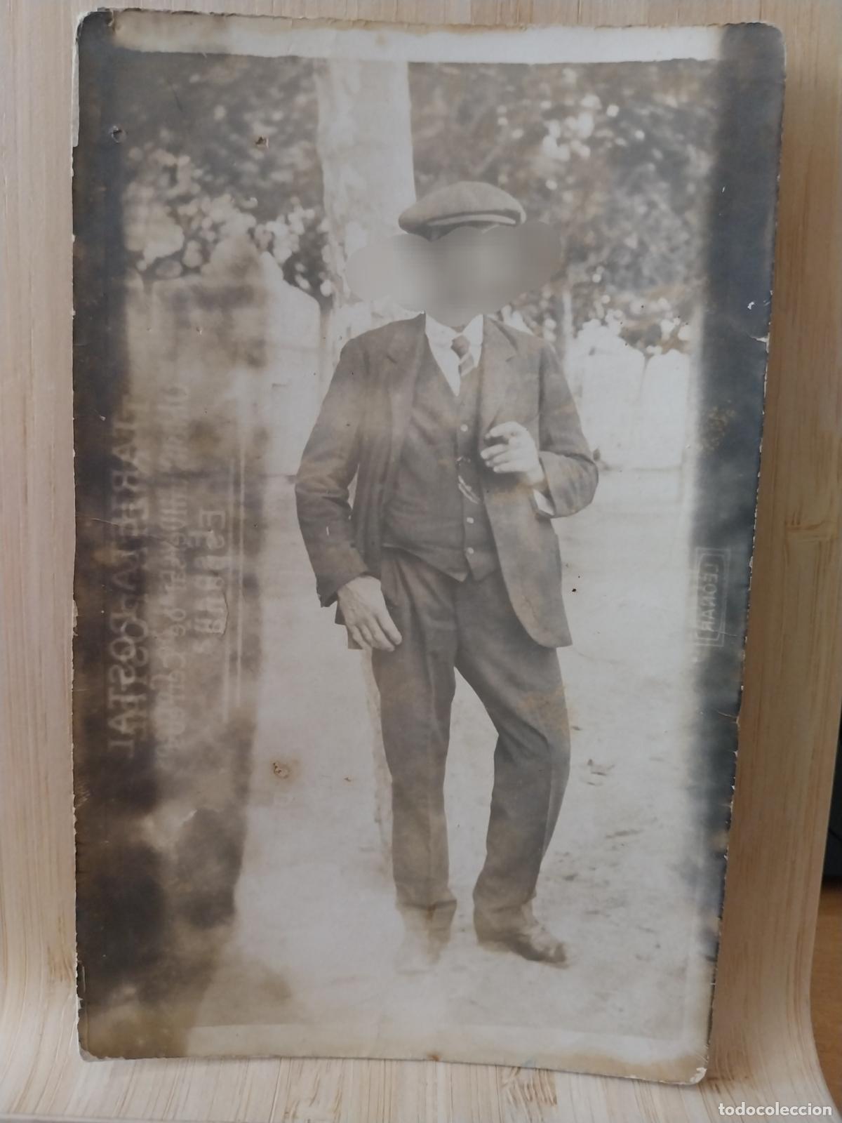 Fotograf&iacute;a antigua: CABALLERO BOINA BIGOTE FUMANDO PURO DORSO POSTAL CA 1920 SOBREXPUESTA ORIGINAL