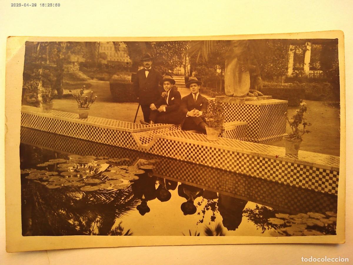 Alte Fotografie: MINUTERO DE FOTOGRAFO CALLEJERO DE SE&Ntilde;ORES EN PARQUE MARIA LUISA , A&Ntilde;OS 20