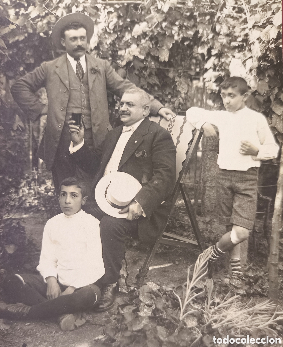 Fotograf&iacute;a antigua: FOTOGRAF&Iacute;A RETRATO FAMILIAR POSTAL FOTOGR&Aacute;FICA FOT&Oacute;GRAFO CONSTANTINO SARABIA VIGO C. 1910