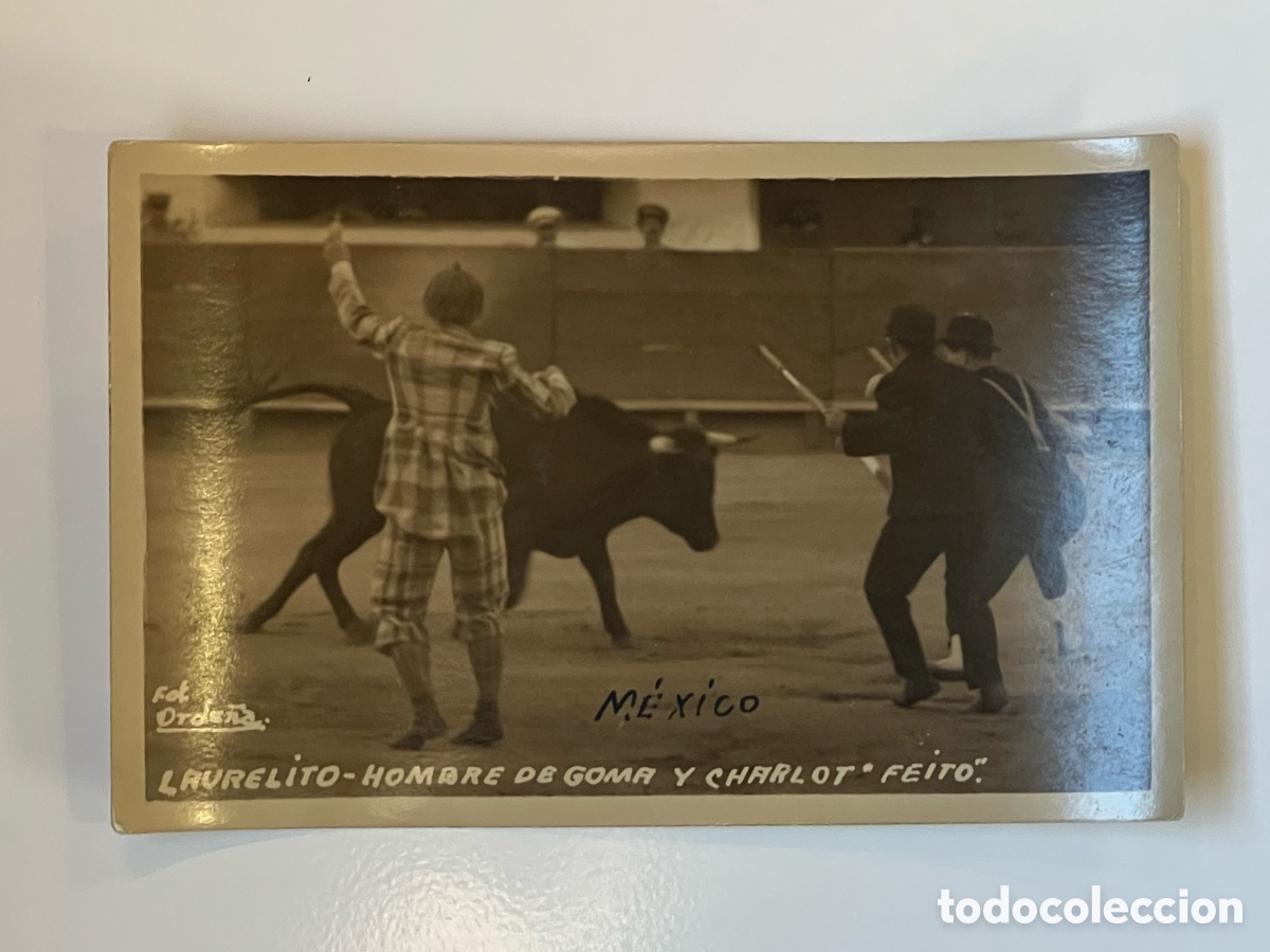 Fotograf&iacute;a antigua: TAUROMAQUIA Toros. Foto Ordu&ntilde;a. Laurelito hombre de goma y Charlot&rsquo;s Feito.. M&eacute;xico (h.1920?)