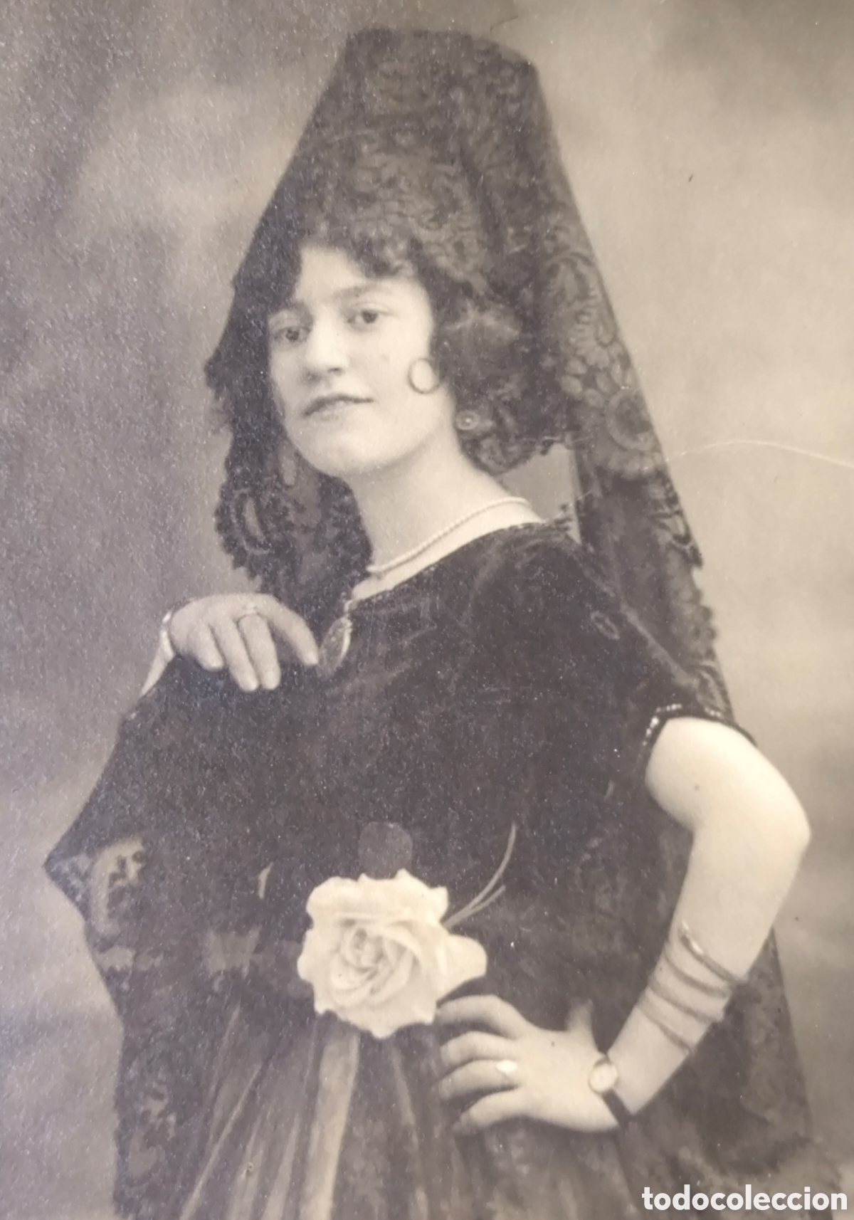 Fotograf&iacute;a antigua: FOTOGRAF&Iacute;A RETRATO DE ESTUDIO JOVEN CARNAVAL POSTAL FOTOGR&Aacute;FICA FOTOGRAFO BAR&Oacute; BARCELONA 1921