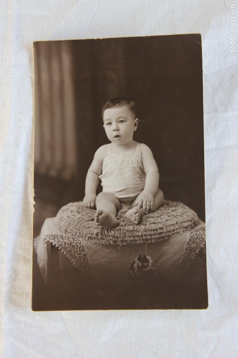 Fotograf&iacute;a antigua: FOTO NI&Ntilde;O SOBRE ALFOMBRA VIDAL FOTOGRAFO MURCIA 1933