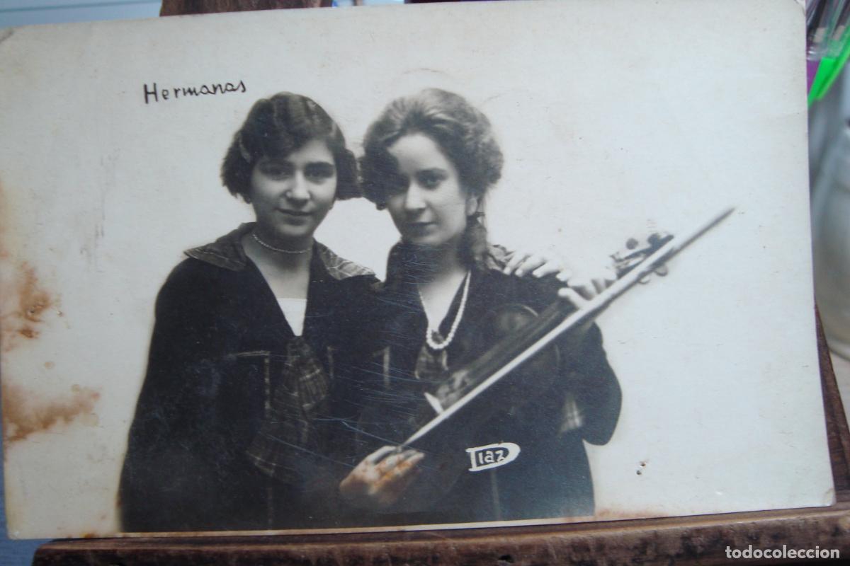 Fotograf&iacute;a antigua: ANTIGUA FOTOGRAFIA DE HERMANAS CARMEN Y CELIA DIAZ. UNA CON VIOLIN. A&Ntilde;OS 30