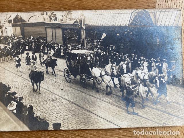 Fotograf&iacute;a antigua: Foto postal Francesa de carroza en desfile. Sin identificar