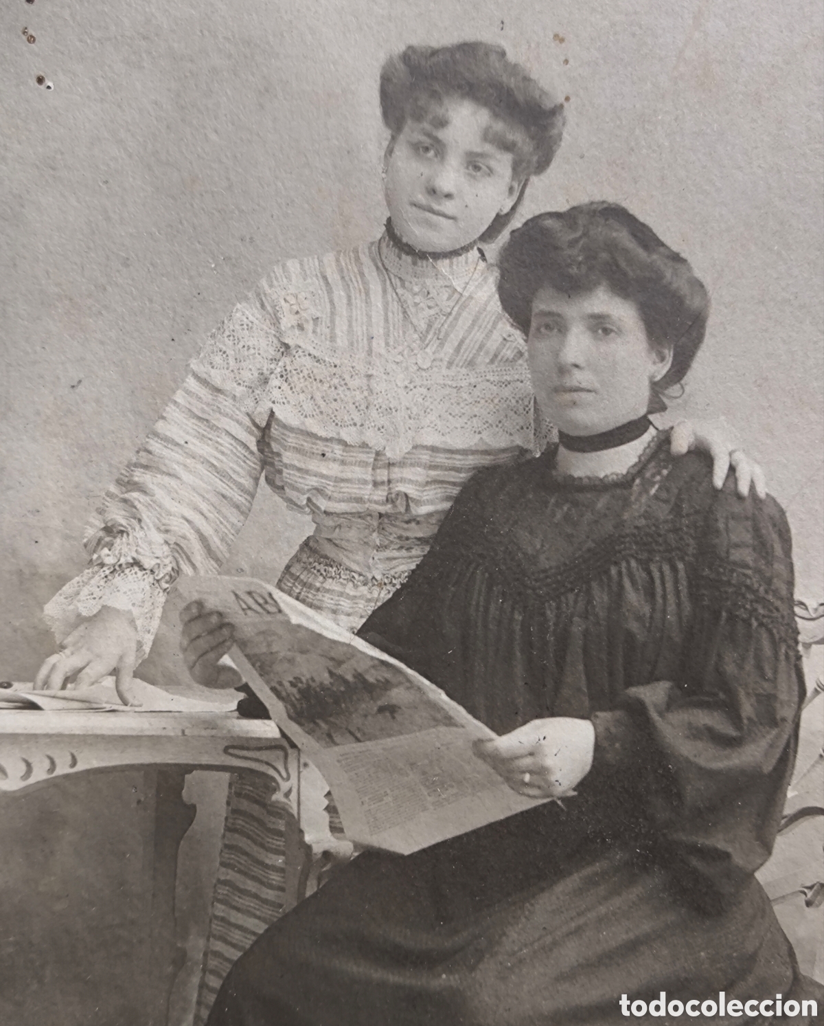 Fotograf&iacute;a antigua: FOTOGRAF&Iacute;A RETRATO DE ESTUDIO HERMANAS POSTAL FOTOGR&Aacute;FICA FOT&Oacute;GRAFO DERREY VALENCIA 1904