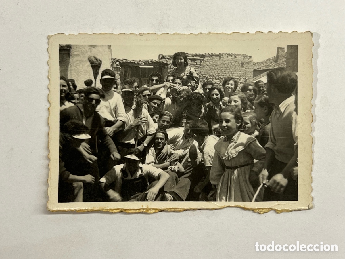 Fotograf&iacute;a antigua: ARANDA DE DUERO (Burgos) MINUTEROS Foto Zapatero.. Grupo de j&oacute;venes divirti&eacute;ndose (h.1950?)