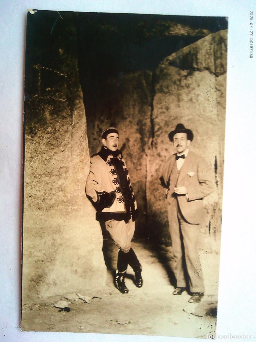 Fotograf&iacute;a antigua: FOTO DE MILITAR DE CABALLERIA CON PELLIZA EN PUERTA DE DOLMEN ( POSIBLEMENTE ANTEQUERA ), PP. SIGLO
