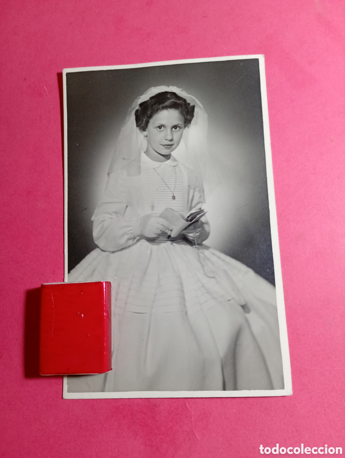 Fotograf&iacute;a antigua: FOTO POST CARD MUCHACHITA CON MISAL ABIERTO PRIMERA COMUNI&Oacute;N REVERSO DE ISABEL A M&ordf; PILAR..........1