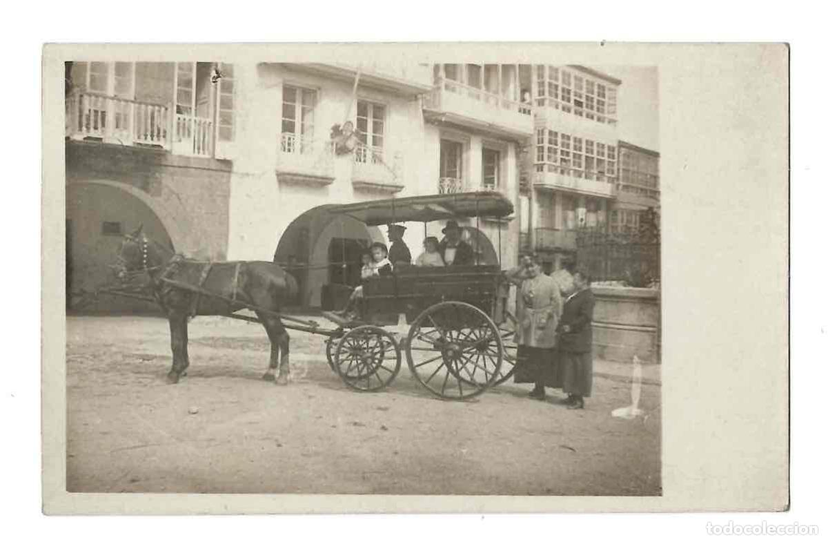 Fotograf&iacute;a antigua: TARJETA POSTAL FOTOGRAFICA CON ESCENA EN CARRUAJE. C.1920
