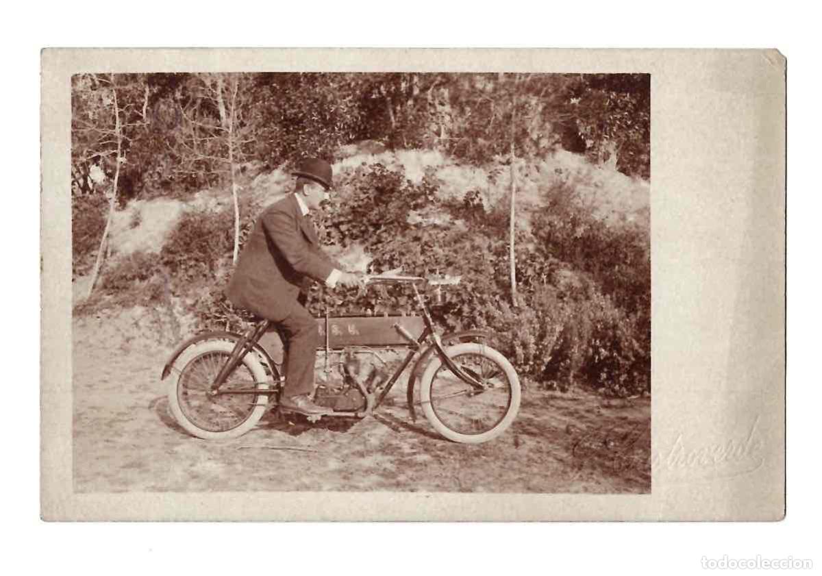 Fotograf&iacute;a antigua: TARJETA POSTAL FOTOGRAFICA CON ESCENA EN CICLOMOTOR N.S.U.